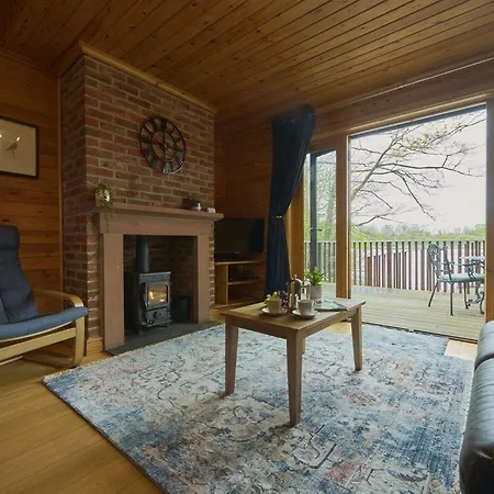 Chiffchaff With Hot Tub Carlisle (Cumbria)