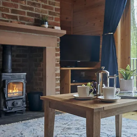 Chiffchaff With Hot Tub * Carlisle (Cumbria)