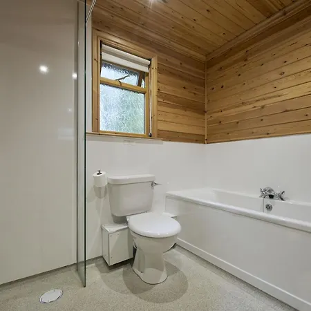 Chiffchaff With Hot Tub Feriehus *