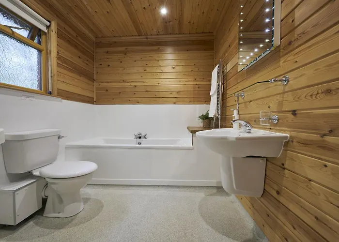 Vakantiehuis Chiffchaff With Hot Tub *