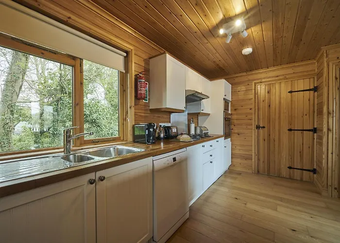 Chiffchaff With Hot Tub Carlisle (Cumbria)