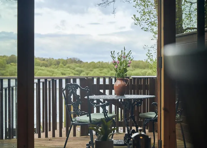 Chiffchaff With Hot Tub *