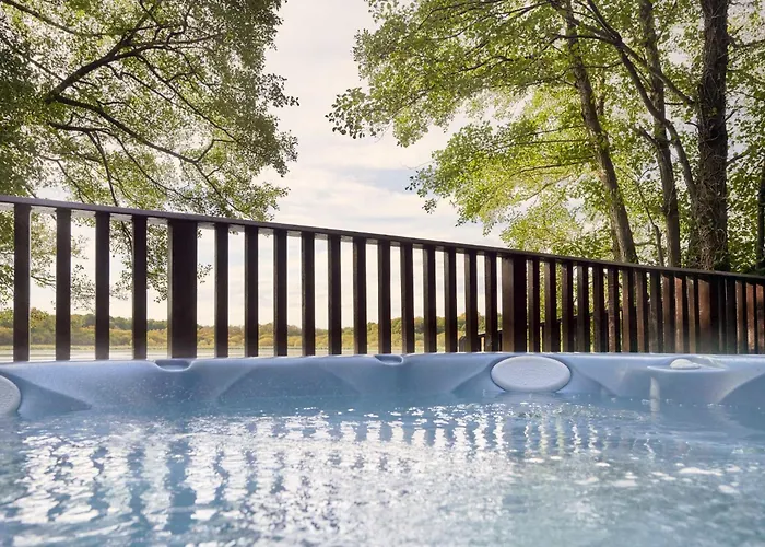 Chiffchaff With Hot Tub * Carlisle (Cumbria)