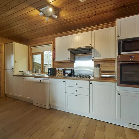 Chiffchaff With Hot Tub * קרליסל