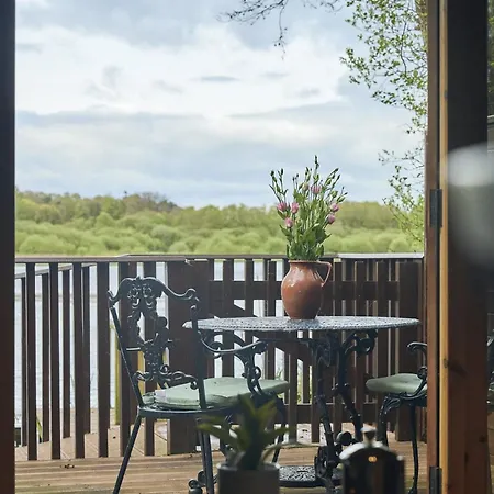 Chiffchaff With Hot Tub *