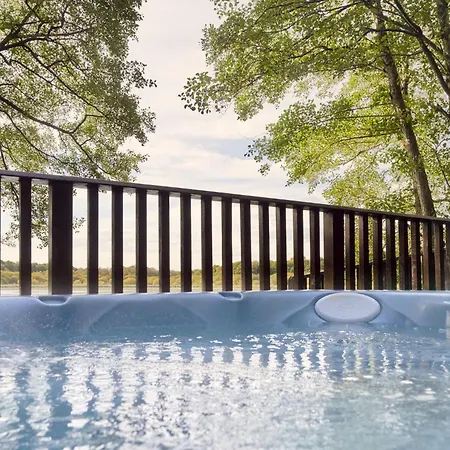 Chiffchaff With Hot Tub * קרליסל