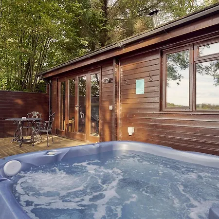 בית נופש Chiffchaff With Hot Tub