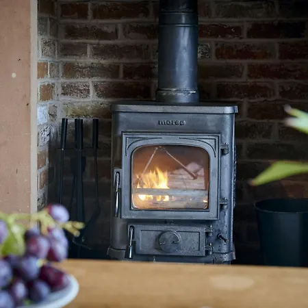Сasa de vacaciones Chiffchaff With Hot Tub