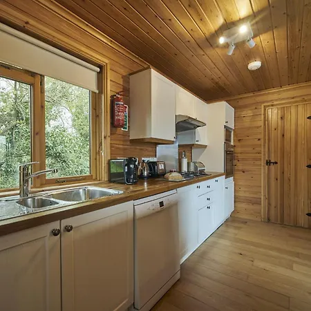 Chiffchaff With Hot Tub Carlisle (Cumbria)